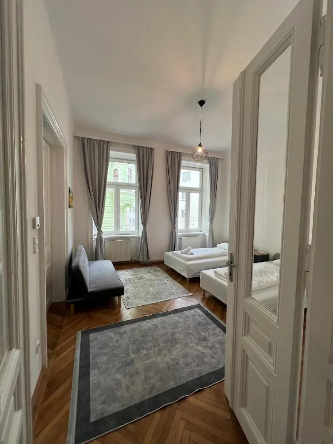 Centrally-Located Authentic Apartment Wien