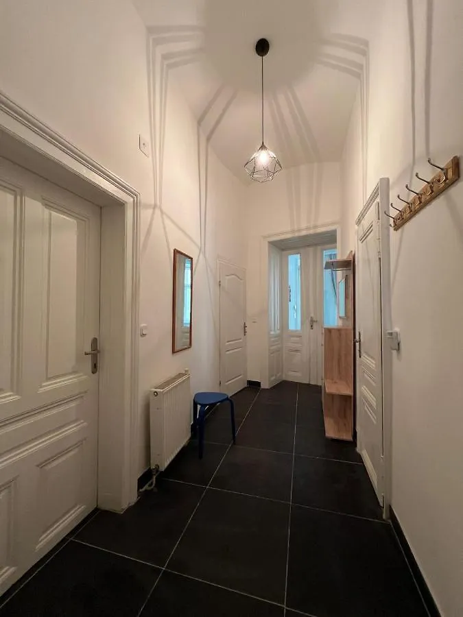 Centrally-Located Authentic Apartment Wien