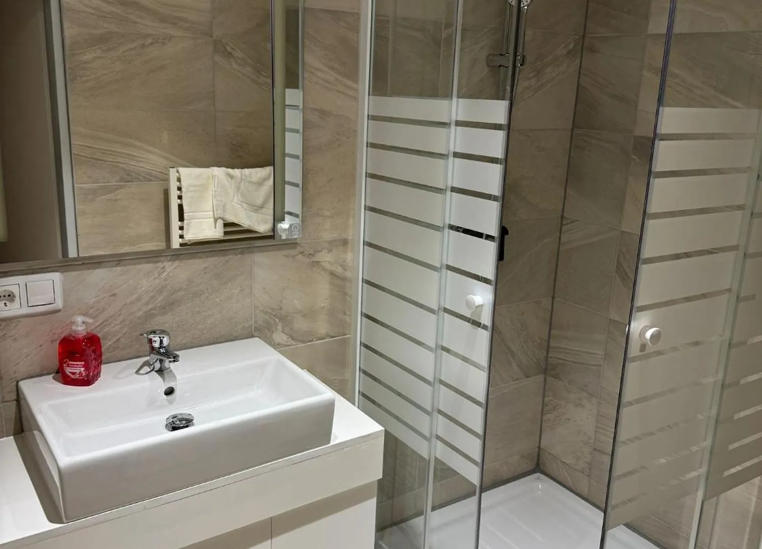 Centrally-Located Authentic Apartment Wien