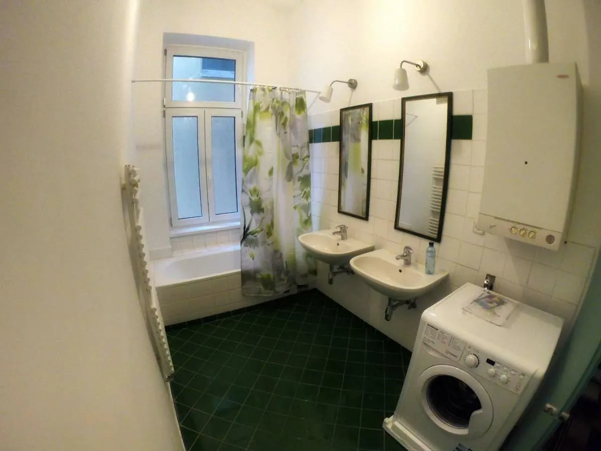 Centrally-Located Authentic Apartment Wien 0*,  Österreich