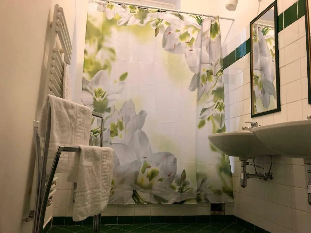 Centrally-Located Authentic Apartment Wien