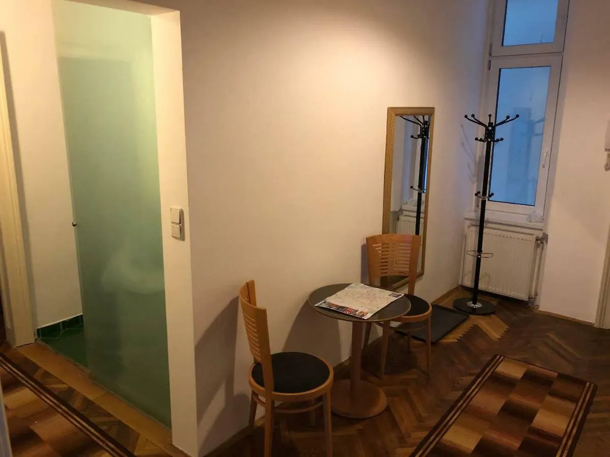 Centrally-Located Authentic Apartment Wien 0*,  Österreich