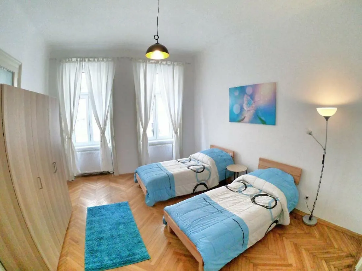 Centrally-Located Authentic Apartment Wien 0*,