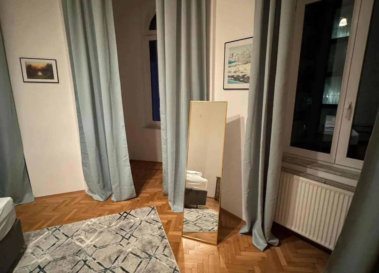 Centrally-Located Authentic Apartment Viena 0*,  Austria