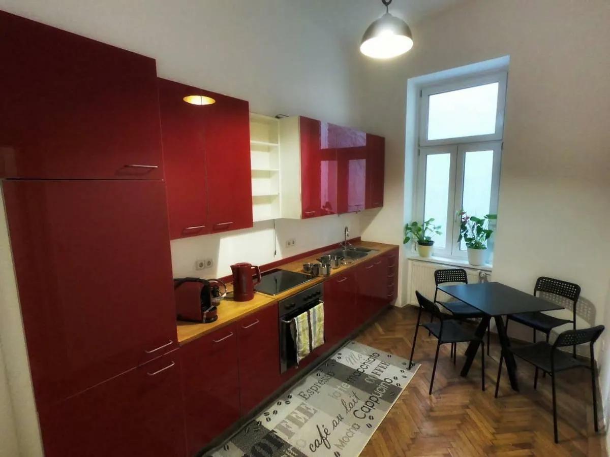 Centrally-Located Authentic Apartment Viena