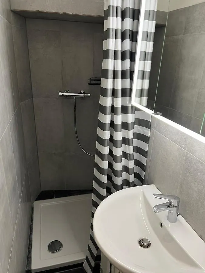 Centrally-Located Authentic Apartment Wiedeń Austria